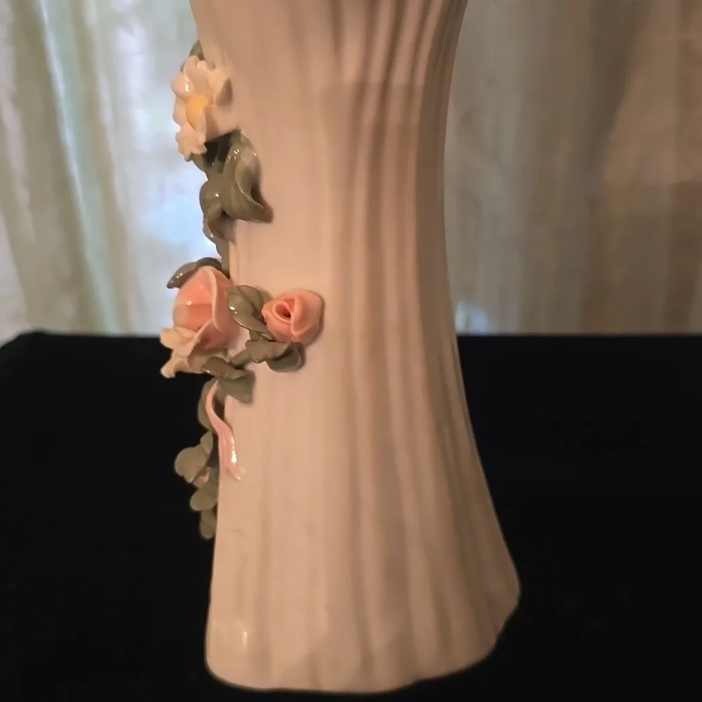 Flower Vase 3D Raised‎ Pink White Flower 7 Inch Bud Fluted Vase White Ceramic